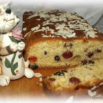 Кекс с вяленой вишней, арахисом и шоколадом