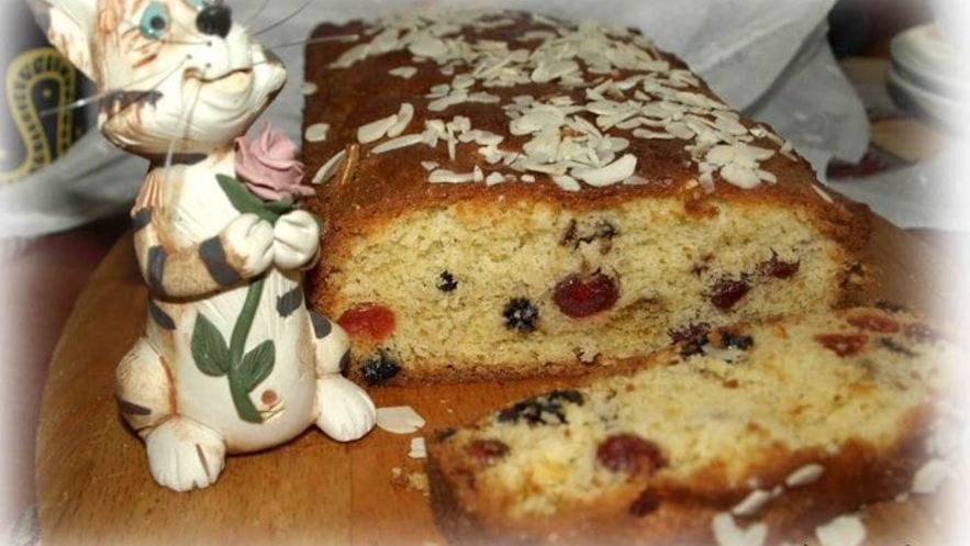 Рецепт кекса с вяленой вишней, арахисом и шоколадом