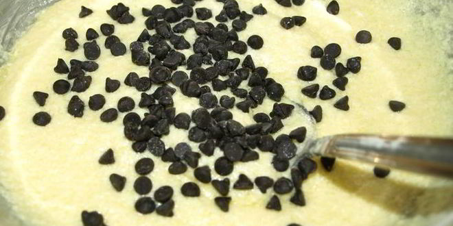 Рецепт кекса с вяленой вишней, арахисом и шоколадом