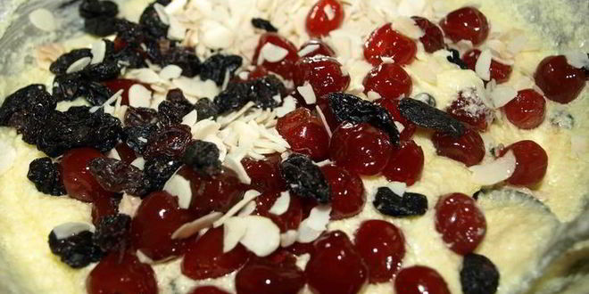 Рецепт кекса с вяленой вишней, арахисом и шоколадом