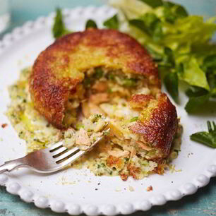 Рецепт Хрустящих рыбных кексов с кремовым соусом из белого вина