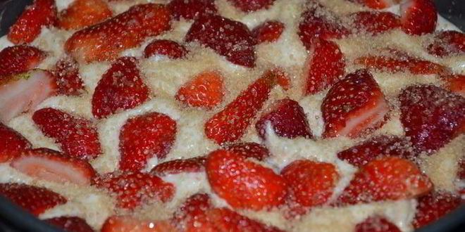 Рецепт клубничного летнего кекса