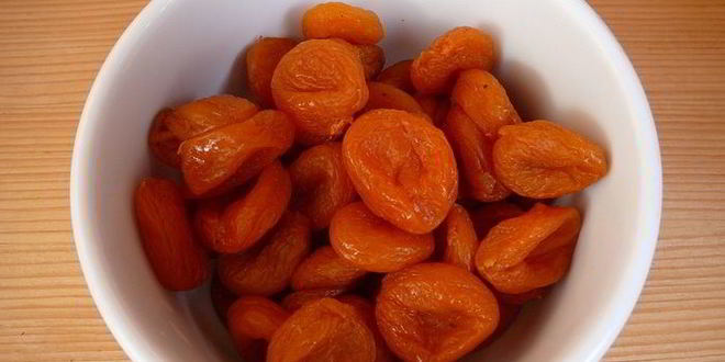 Рецепт пряного кекса с вяленой клюквой, курагой и орехами