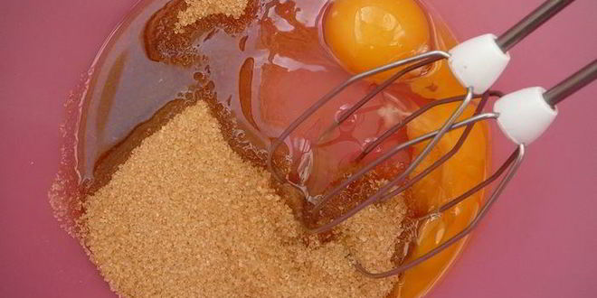 Рецепт пряного кекса с вяленой клюквой, курагой и орехами