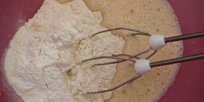 Рецепт пряного кекса с вяленой клюквой, курагой и орехами