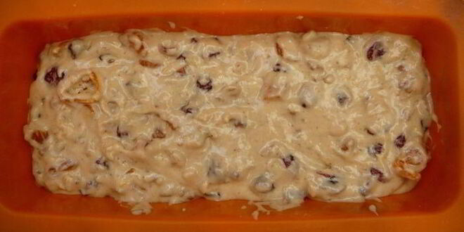 Рецепт пряного кекса с вяленой клюквой, курагой и орехами