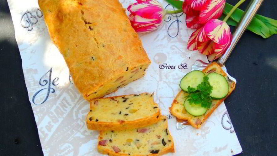 Рецепт закусочного кекса с беконом и маслинами
