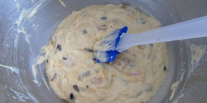 Рецепт закусочного кекса с беконом и маслинами