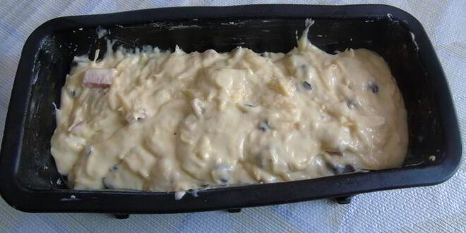 Рецепт закусочного кекса с беконом и маслинами