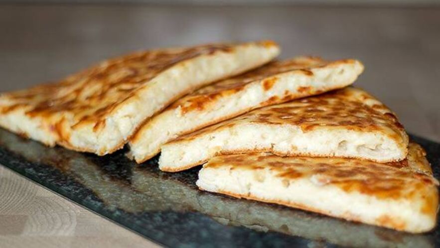 Рецепт быстрых хачапури на кефире с брынзой