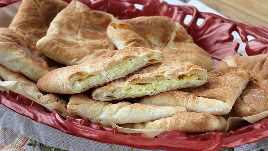 Рецепт хачапури с брынзой из слоеного теста