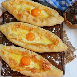 Рецепт Хачапури с сыром по аджарски