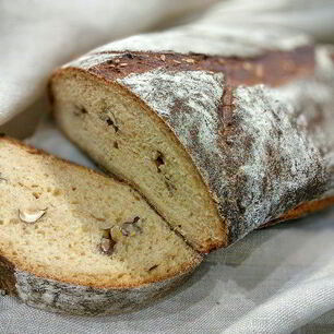 Рецепт Хлеба на печеных яблоках с орешками