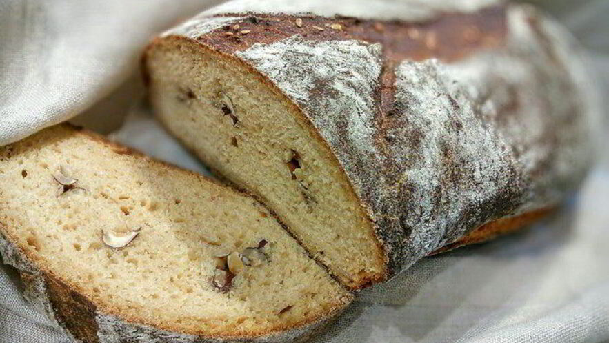 Рецепт хлеба на печеных яблоках с орешками