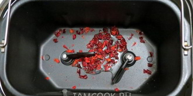 Рецепт хлеба с перцем чили, укропом и чесноком