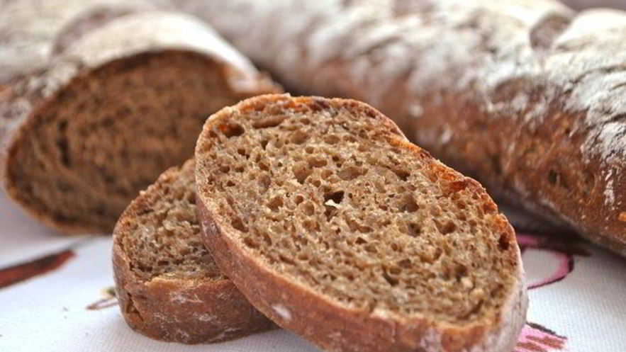 Рецепт ржаного батона с луком