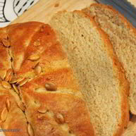 Рецепт Цельнозернового хлеба с чесноком и тыквенными семечками