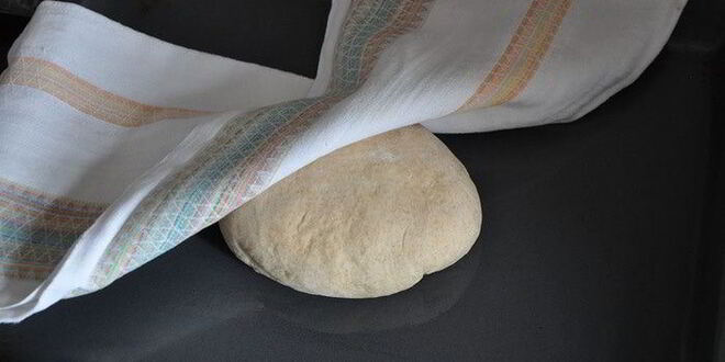 Рецепт цельнозернового хлеба с чесноком и тыквенными семечками