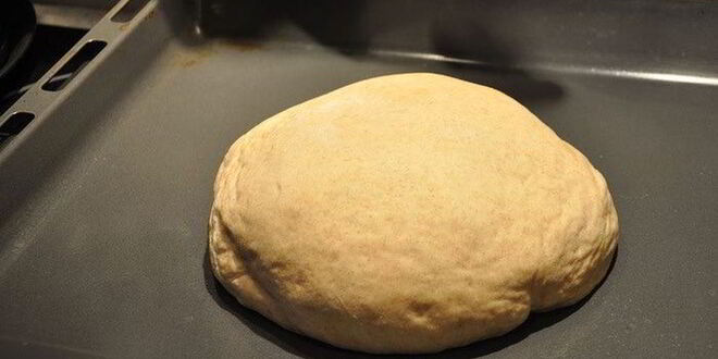 Рецепт цельнозернового хлеба с чесноком и тыквенными семечками