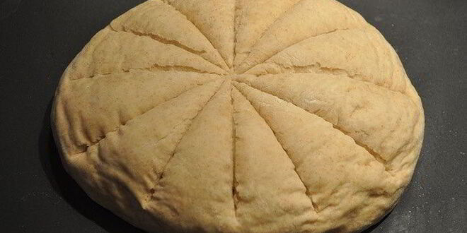 Рецепт цельнозернового хлеба с чесноком и тыквенными семечками