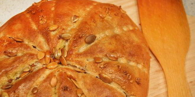 Рецепт цельнозернового хлеба с чесноком и тыквенными семечками