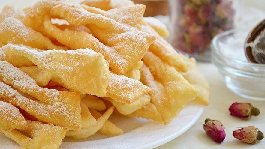 Рецепт хвороста на кефире с водкой