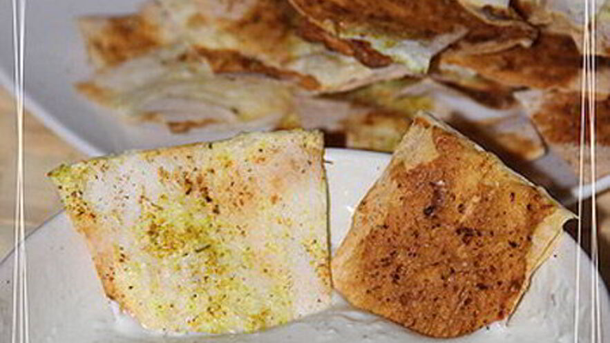 Рецепт дипа блю-чиз с чипсами из лаваша