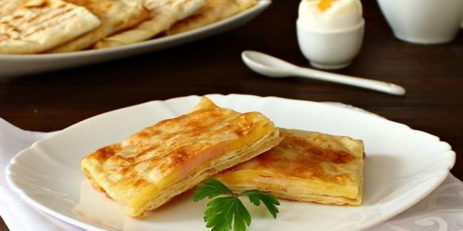 Рецепт конвертиков из лаваша с сыром и ветчиной