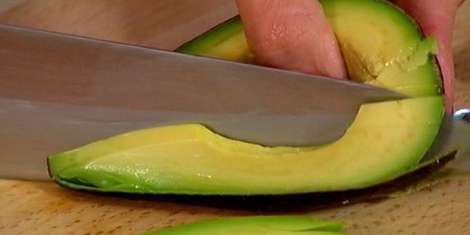 Рецепт кулечков из лаваша с копченой курицей и авокадо