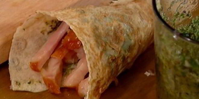 Рецепт кулечков из лаваша с копченой курицей и авокадо