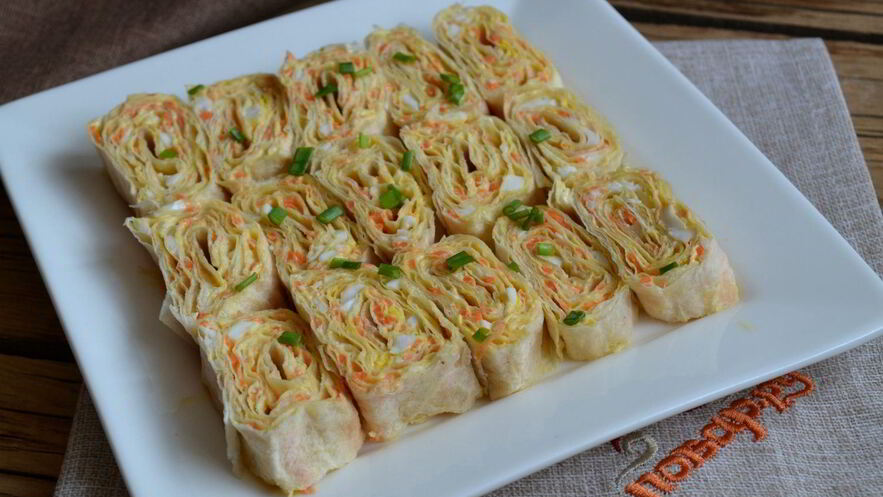 Рецепт рулетиков из лаваша с корейской морковкой