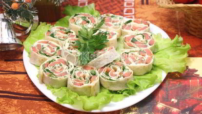 Рецепт Рулетиков из лаваша с красной рыбой