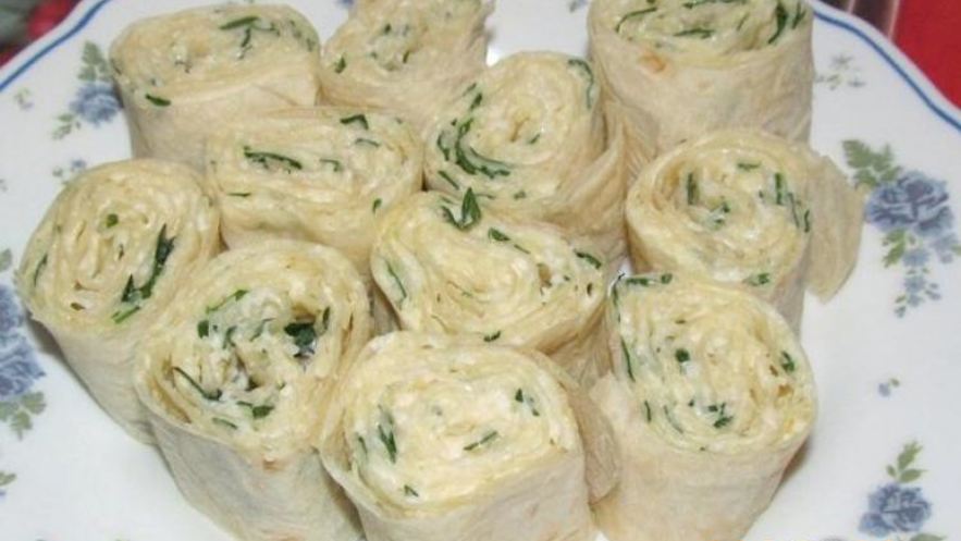 Рецепт рулетиков из лаваша с сыром