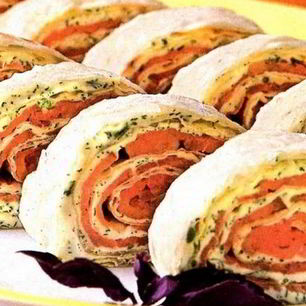 Рецепт Рулетов из тонкого лаваша с семгой и сыром