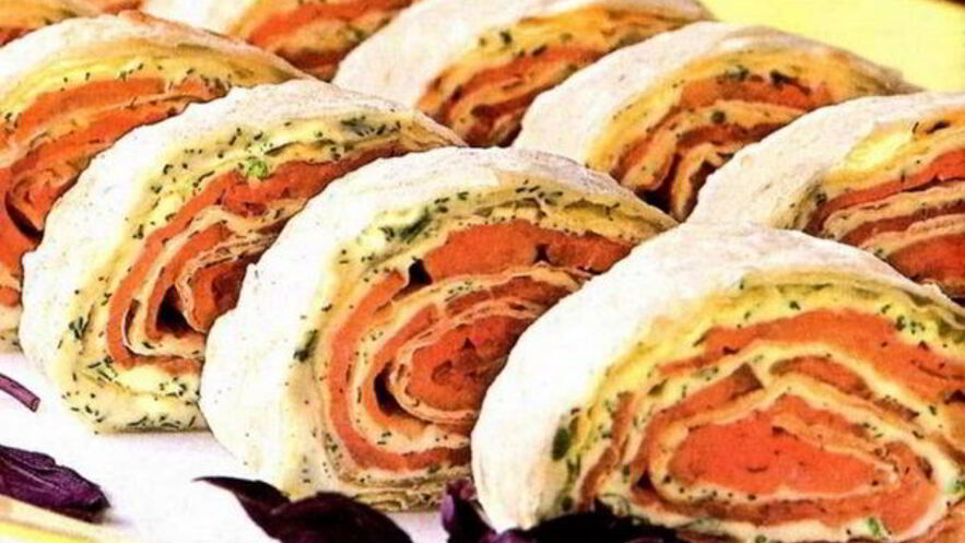 Рецепт рулетов из тонкого лаваша с семгой и сыром