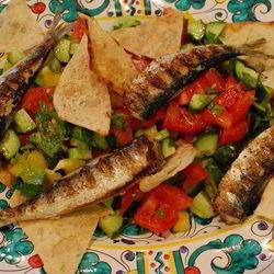 Рецепт Сардинок с легким салатом и чипсами из лаваша