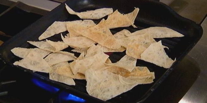 Рецепт сардинок с легким салатом и чипсами из лаваша