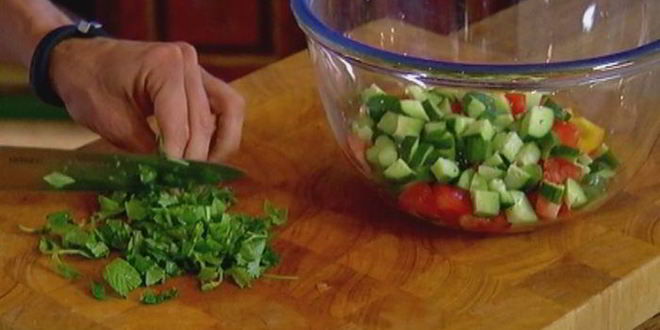 Рецепт сардинок с легким салатом и чипсами из лаваша