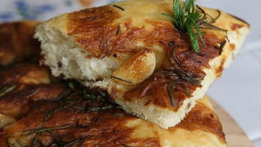 Рецепт фокаччи с чесноком и розмарином