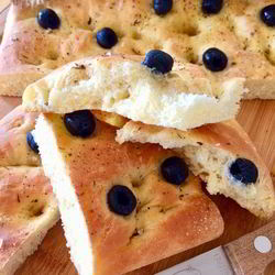 Рецепт Фокаччи с оливками и прованскими травами