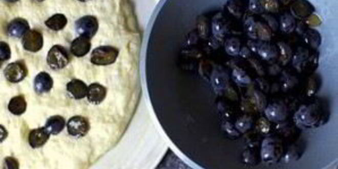 Рецепт фокаччи с виноградом и розмарином