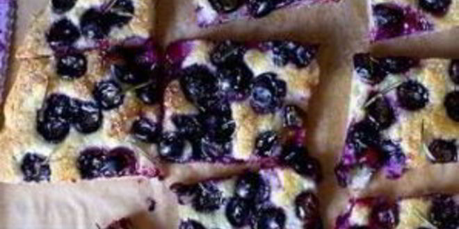 Рецепт фокаччи с виноградом и розмарином