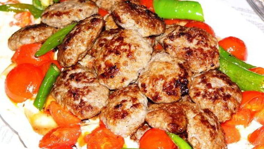 Рецепт говяжьих котлет на лепешке пиде