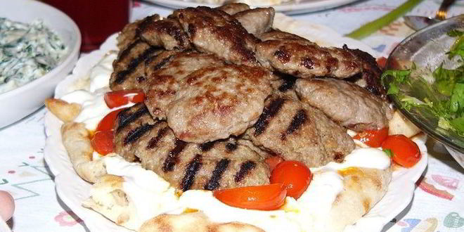 Рецепт говяжьих котлет на лепешке пиде