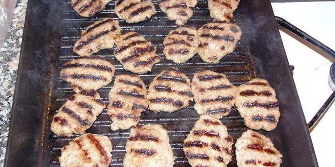 Рецепт говяжьих котлет на лепешке пиде