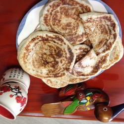 Рецепт Хоттока — корейских лепешек со сладкой начинкой