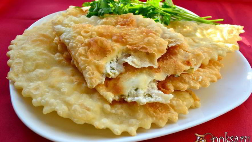 Рецепт хрустящих лепешек с сыром фета и зеленью