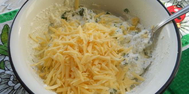 Рецепт хрустящих лепешек с сыром фета и зеленью