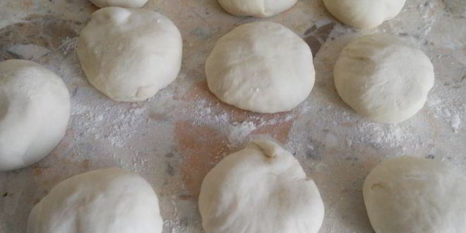 Рецепт хрустящих лепешек с сыром фета и зеленью