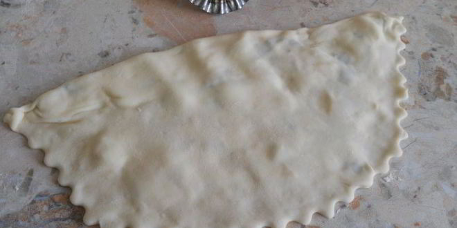 Рецепт хрустящих лепешек с сыром фета и зеленью